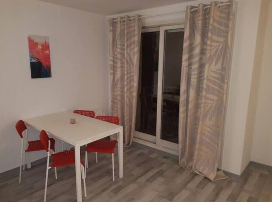 Le Rouennais Et Son Parking Prive Apartment Bagian luar foto
